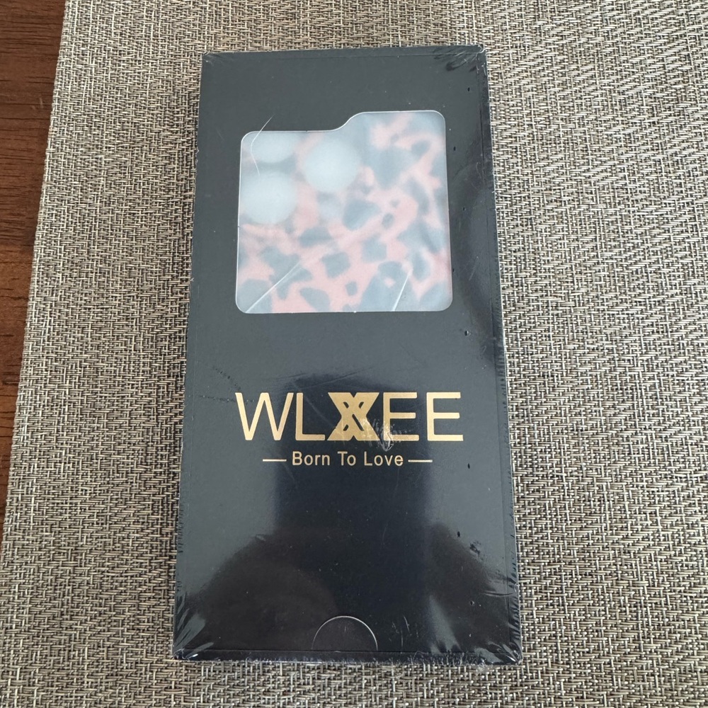 NWT leopard print IPhone 16 pro case